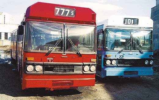 Автобусы на територрии завода готовятся к отправке в город Киев