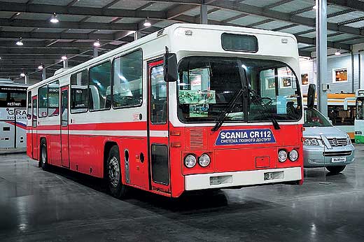 На выставке Автобус-2004 Полтава-Автомаш представил городскую модель автобуса Scania CR-112 на 84 пассажира